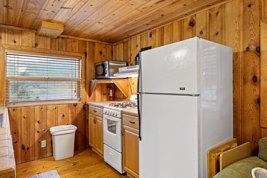 More Photos Of 140 Main St, Greer Specialty For Sale