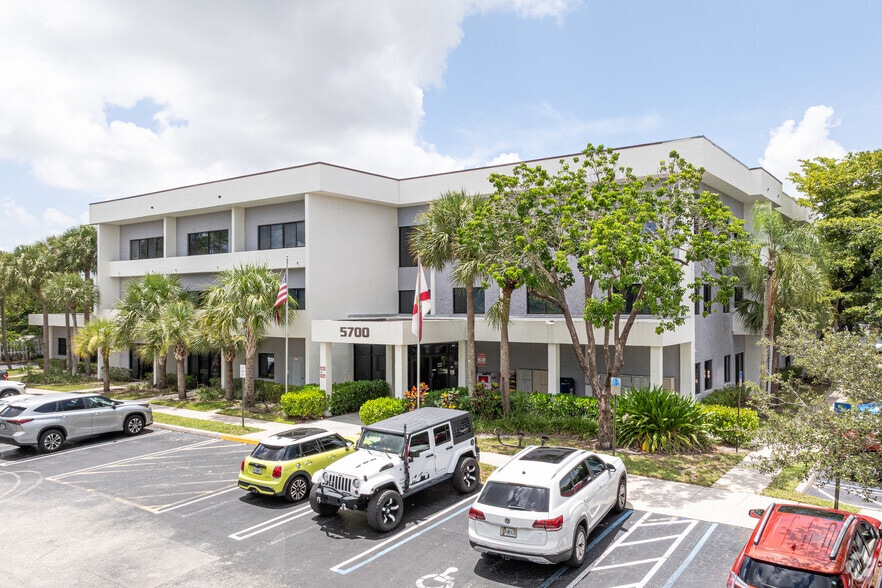 More Photos Of 5700 Lake Worth Rd, Greenacres Medical For Lease