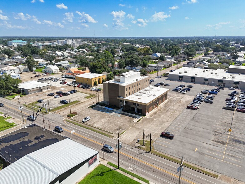 More Photos Of 801 Barrow St, Houma Office For Sale