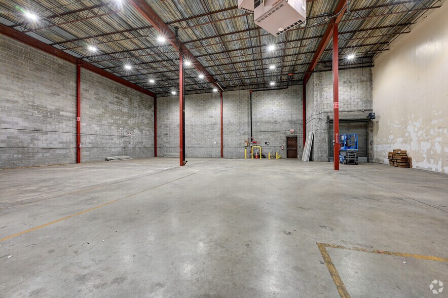 More Photos Of 190 Veterans Dr, Northvale Distribution For Lease