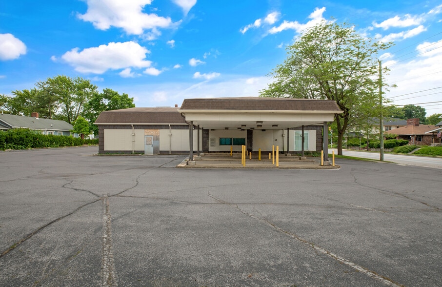 More Photos Of 2359 S Shelby St, Indianapolis Bank For Lease