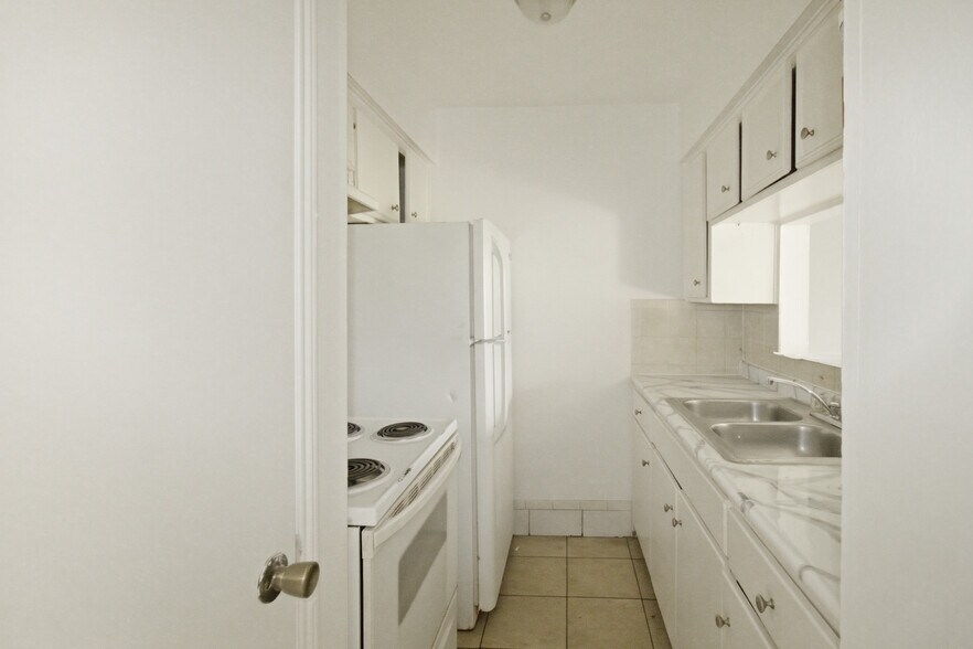More Photos Of 3046 Golfcrest Blvd, Houston Apartments For Sale