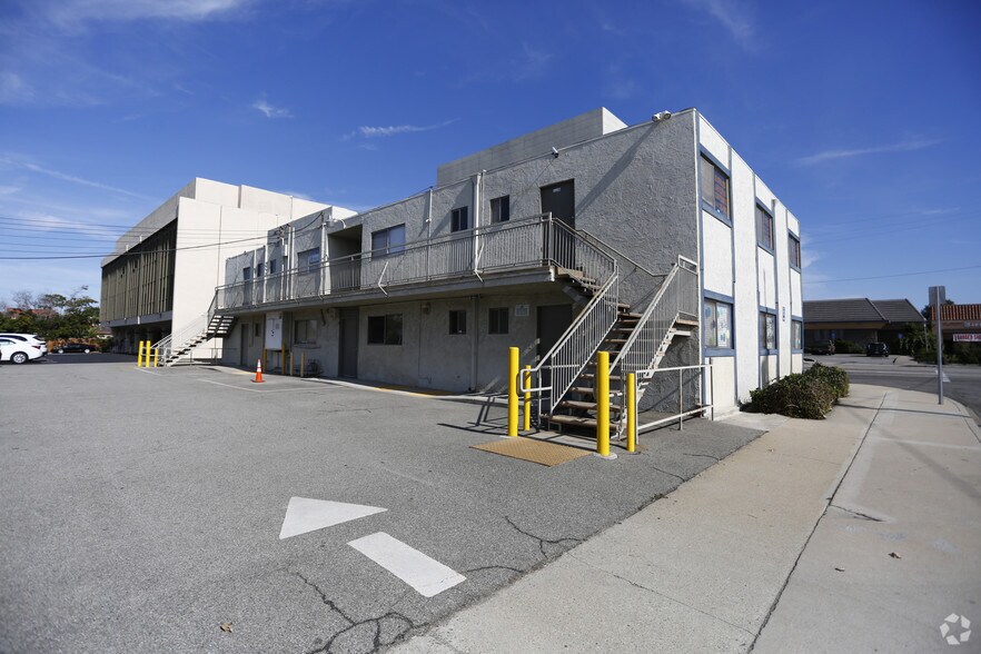 More Photos Of 18045 Crenshaw Blvd, Torrance Business Park For Lease