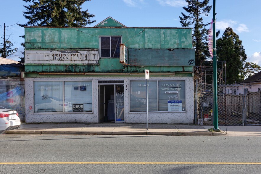 More Photos Of 7474 Edmonds St, Burnaby Storefront For Sale