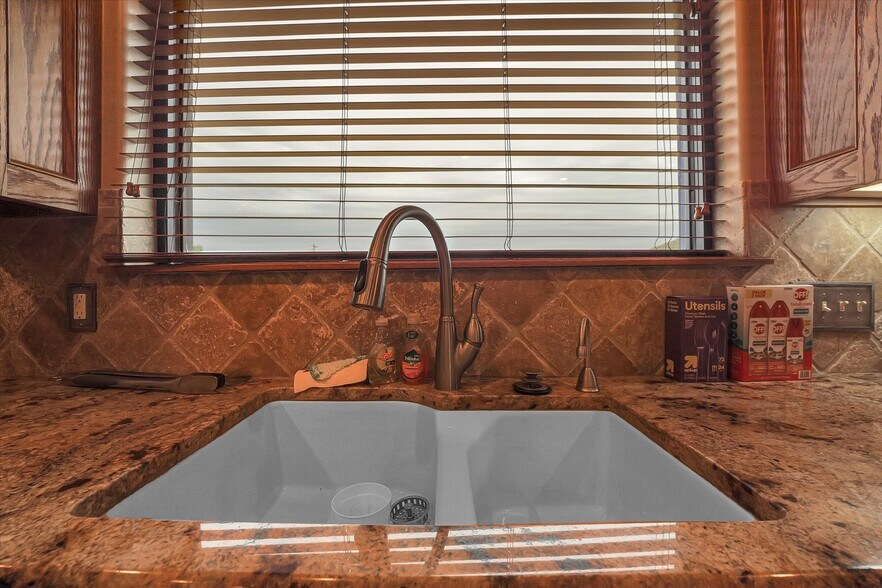 More Photos Of Highway 58, Medicine Park Supermarket For Sale