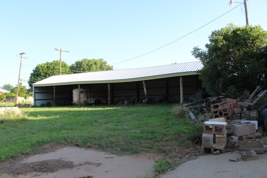 More Photos Of 2224 8th St, Woodward General Retail For Sale