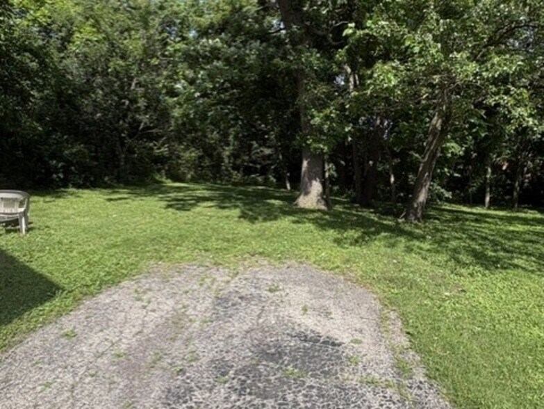 More Photos Of 14329 Beacon Ave, Orland Park General Retail For Sale