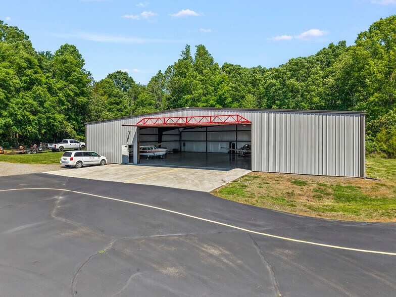 More Photos Of 249 Gilbert Rd, Mocksville Airport For Sale