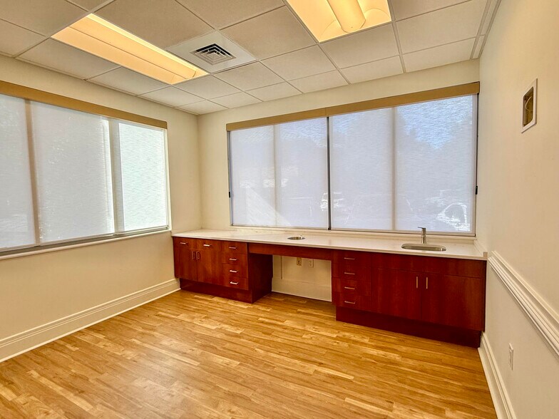 More Photos Of 76 Peachtree Rd, Asheville Medical For Lease