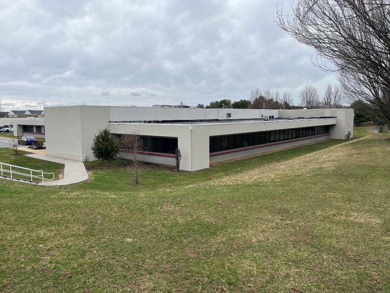 More Photos Of 2101 Pennsylvania Ave, York Manufacturing For Sale
