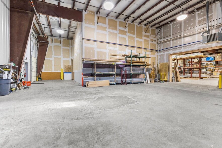 More Photos Of 5829 County Rd 41, Farmington Manufacturing For Lease