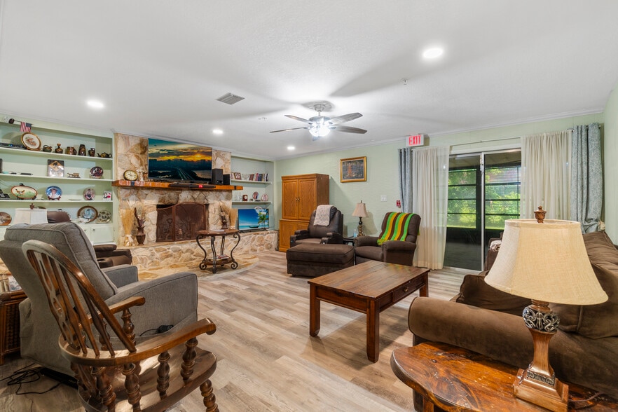 More Photos Of 207 W Wheeler Rd, Seffner Assisted Living For Sale