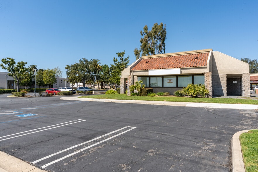 More Photos Of 305-355 E Foothill Blvd, Pomona Unknown For Lease