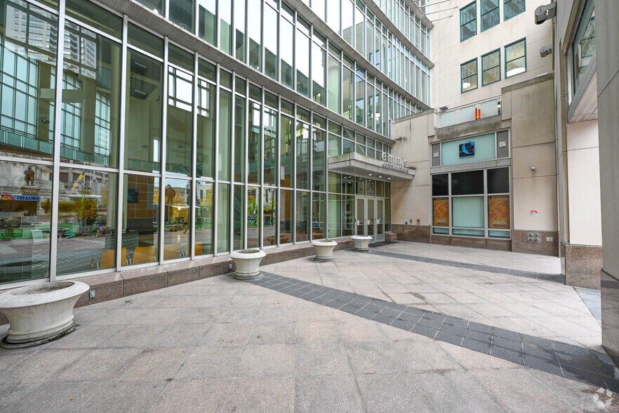 More Photos Of 40 Monument Cir, Indianapolis Office For Sale