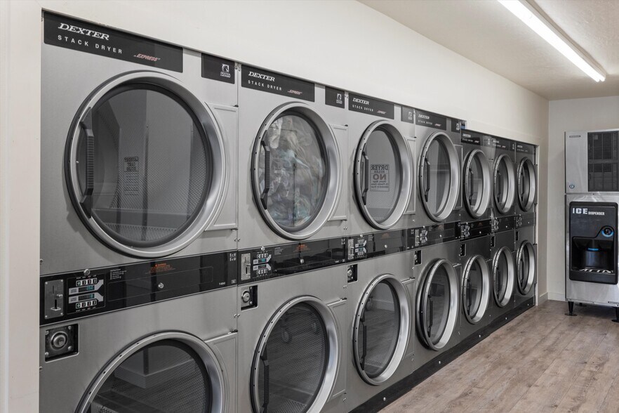 More Photos Of 720 W Lewis St, Pasco Hotel For Sale