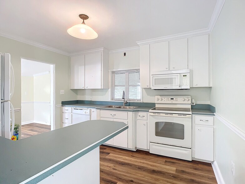 More Photos Of 409 N Ridgewood Ave, Edgewater Office For Sale