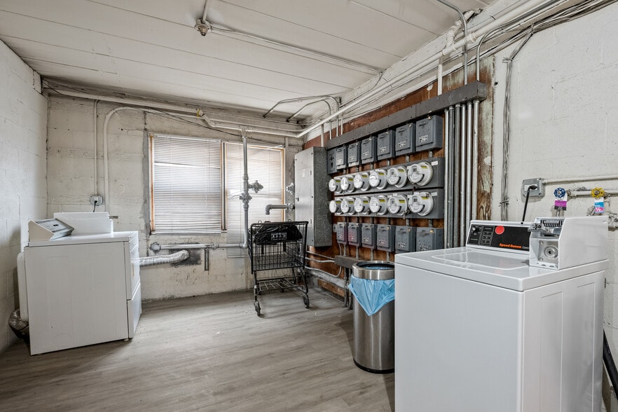 More Photos Of 409 S Maple Ave, Oak Park Apartments For Sale