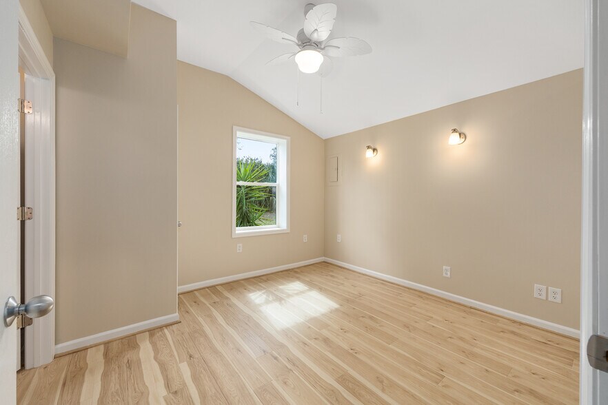 More Photos Of 1703 NE 8th Rd, Ocala Specialty For Sale