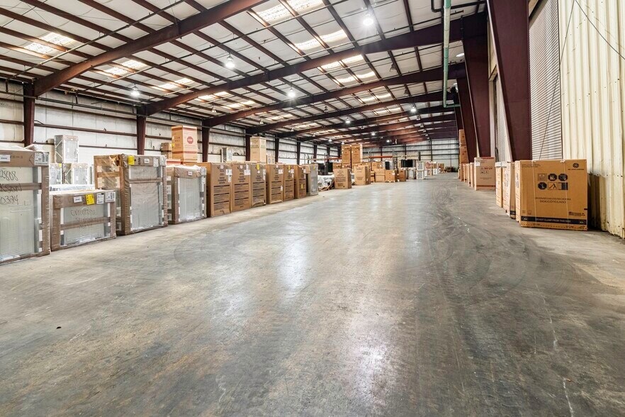 More Photos Of 1925 Industrial Blvd, Harvey Warehouse For Sale