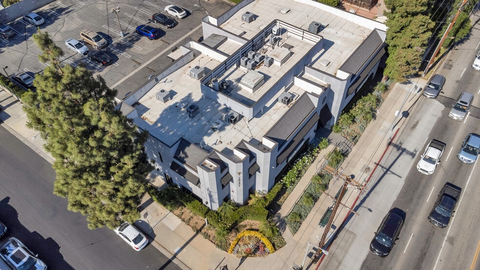 More Photos Of 18251 Roscoe Blvd, Northridge Medical For Lease