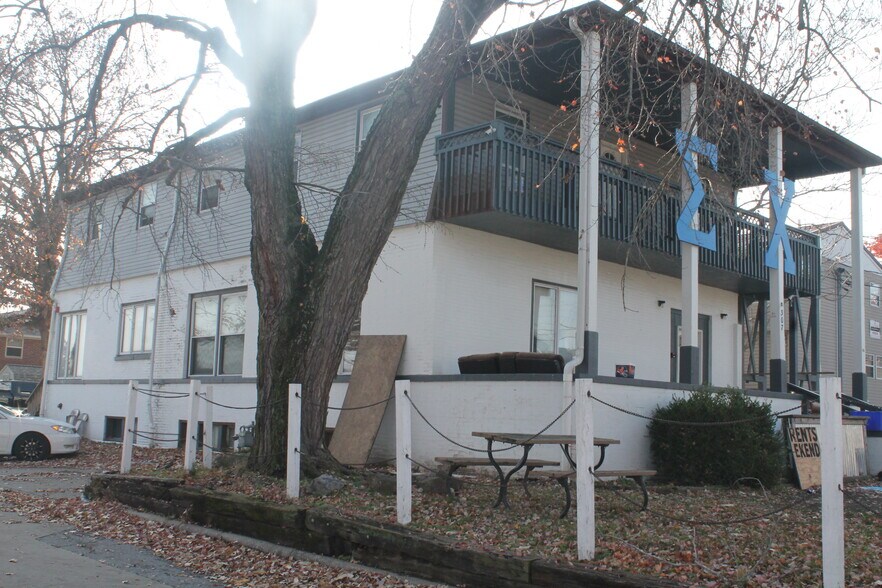 More Photos Of 307 W College St, Carbondale Sorority Fraternity House For Sale