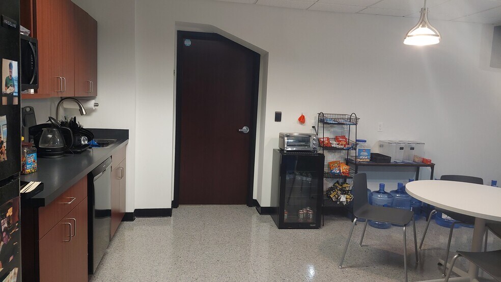 More Photos Of 300 Trade Center, Woburn Office For Lease