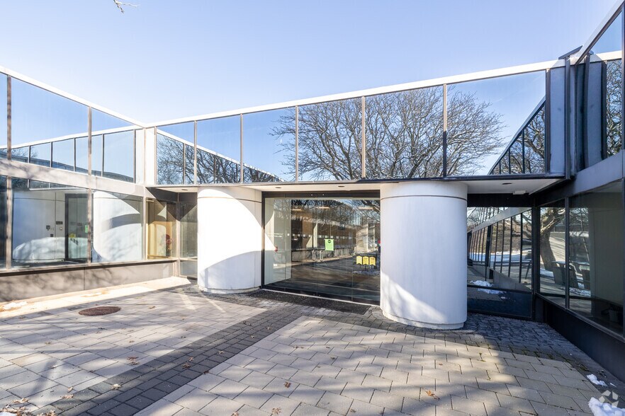 More Photos Of 1660 Walt Whitman Rd, Melville Office For Lease