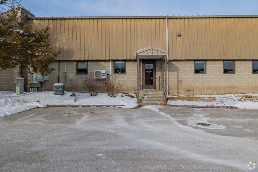 More Photos Of 669 E Industrial Park Dr, Manchester Light Manufacturing For Sale