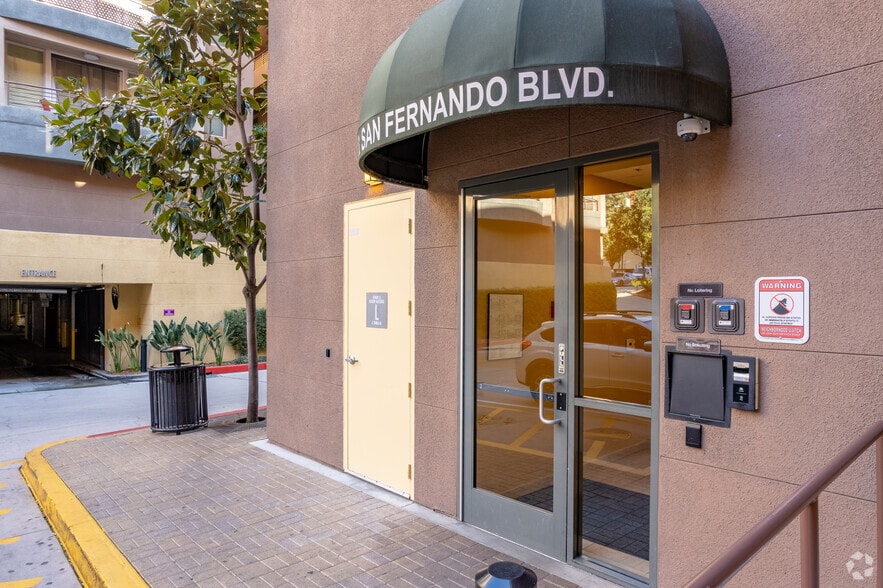 More Photos Of 150 S San Fernando Blvd, Burbank Apartments For Lease