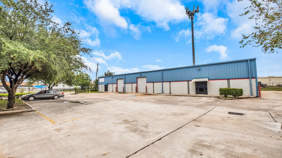More Photos Of 5213 Brookglen Dr, Houston Light Manufacturing For Lease