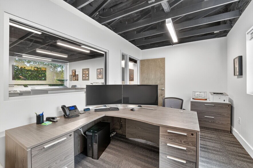 More Photos Of 442 NW 35th St, Boca Raton Office For Sale