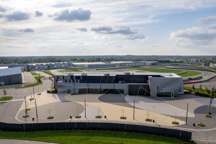 More Photos Of 154 W Speed Way, Pontiac Parking Garage For Sale