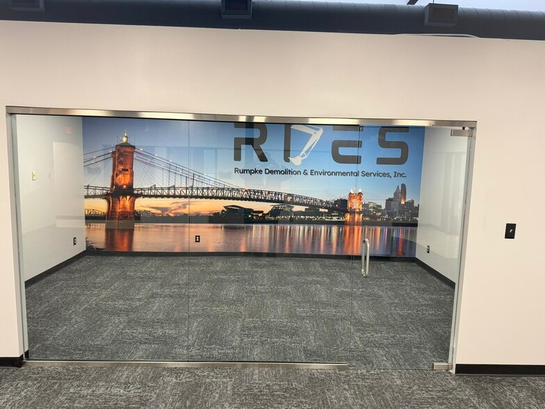 More Photos Of 10078 E Kemper Rd, Montgomery Unknown For Lease