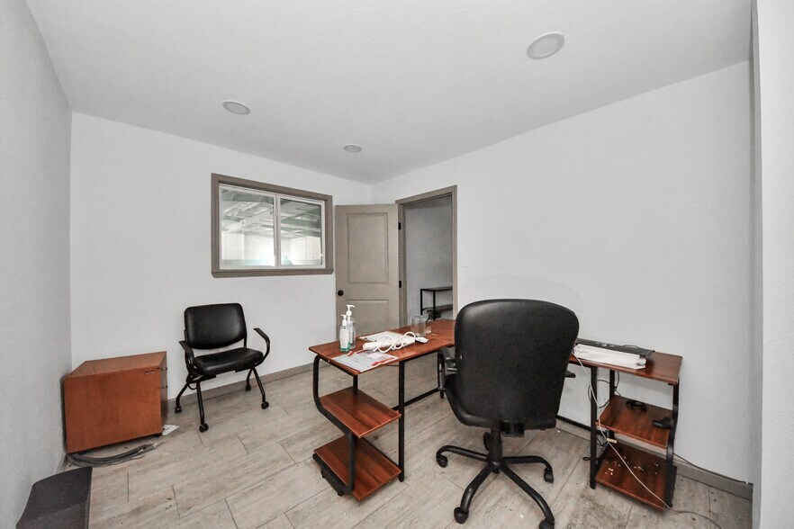 More Photos Of 8603 Shoal Creek Dr, Houston Warehouse For Sale