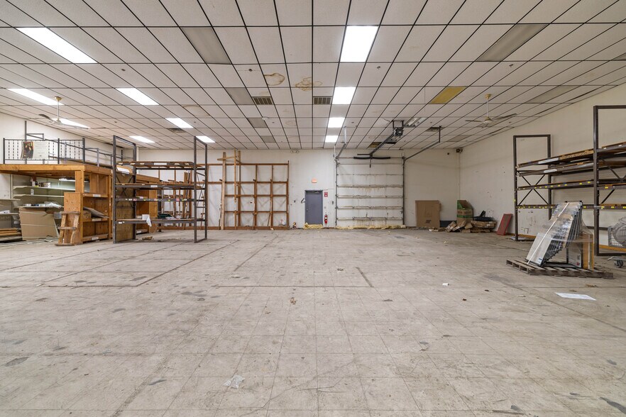 More Photos Of 45 Richards Grove Rd, Quaker Hill Service For Sale