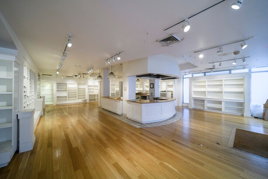 More Photos Of 2000-2020 Chestnut St, San Francisco Storefront Retail Residential For Lease