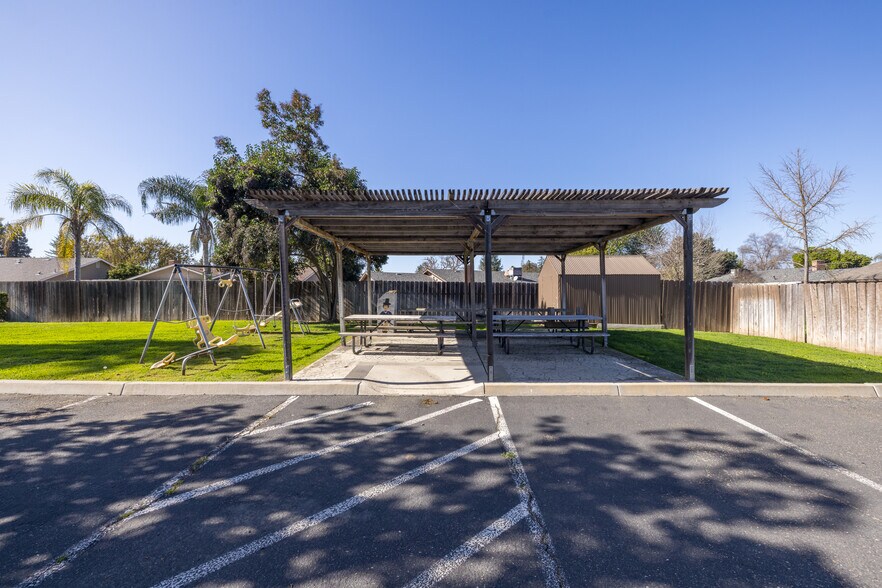 More Photos Of 2127 S Giddings St, Visalia Religious Facility For Lease