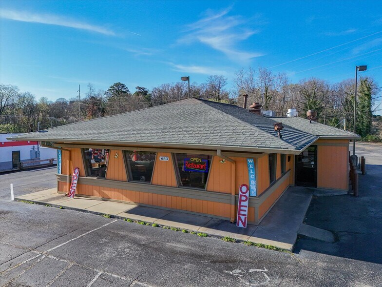 Primary Photo Of 683 Brandon Ave, Roanoke Fast Food For Sale