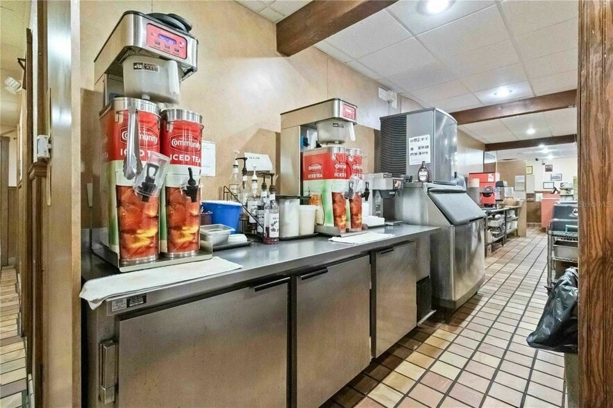 More Photos Of 1552 W King St, Cocoa Restaurant For Sale