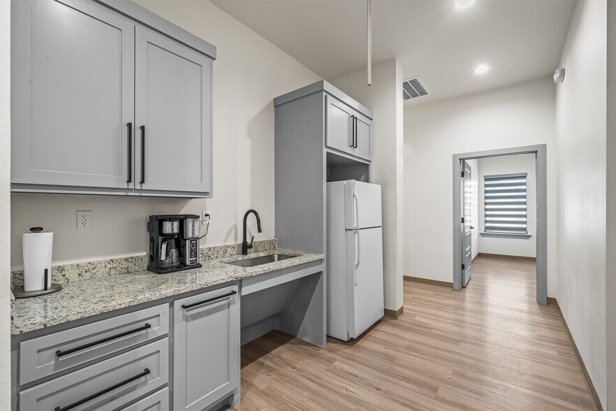 More Photos Of 6403 107th St, Lubbock Office For Lease