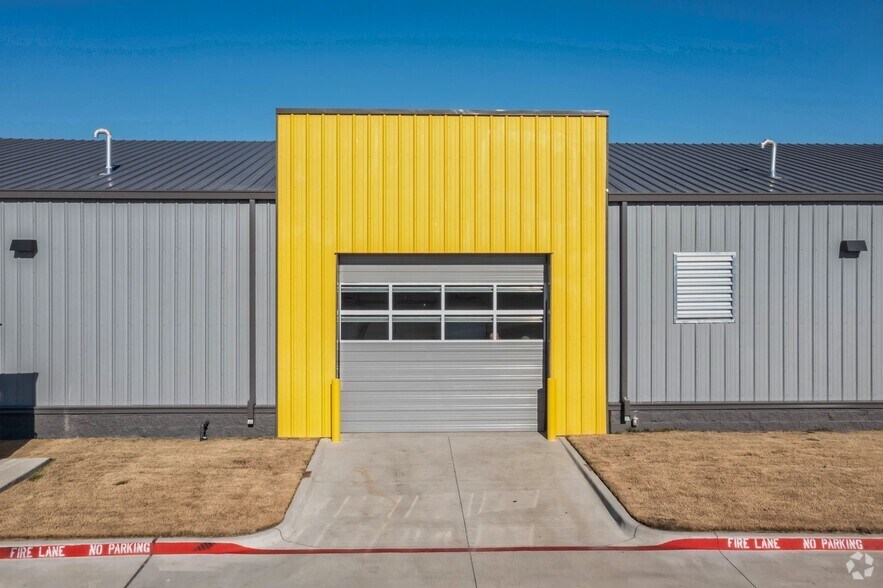 More Photos Of 2000 S Interstate Highway 45, Hutchins Carwash For Sale