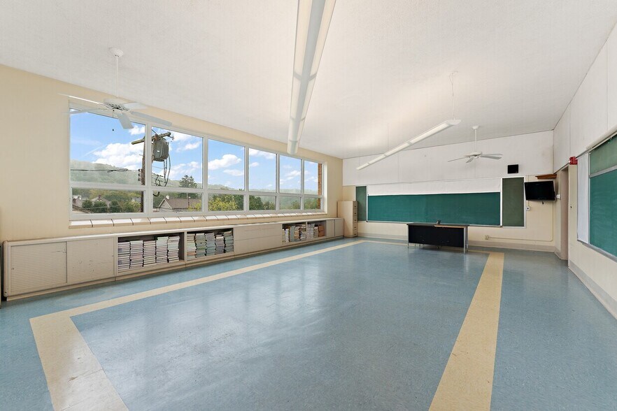 More Photos Of 3953 Kirk Ave, Allison Park Specialty For Lease