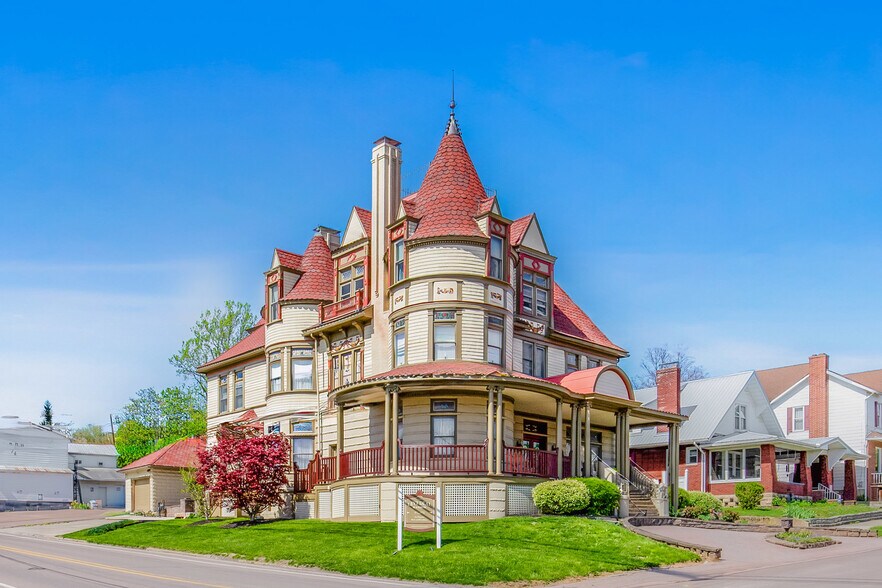More Photos Of 301 Meyers Ave, Meyersdale Hotel For Sale