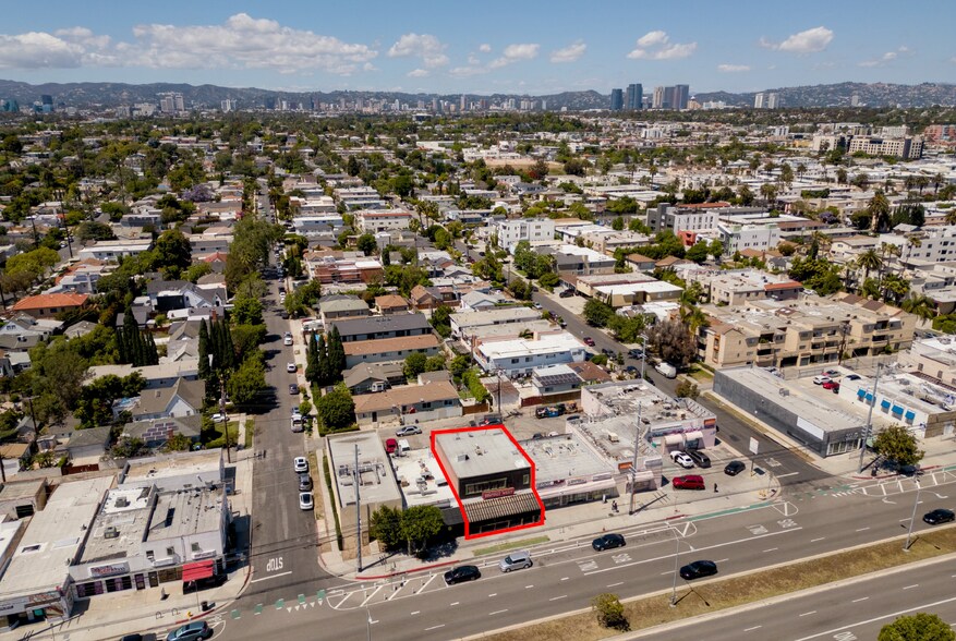 More Photos Of 10939 Venice Blvd, Los Angeles Bar For Sale