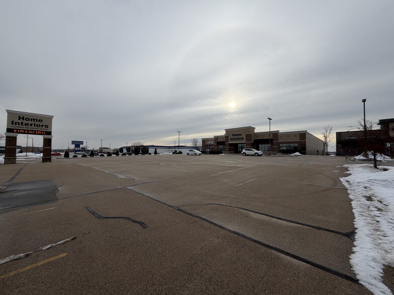 More Photos Of 4803 Michaels Dr, Appleton Freestanding For Sale