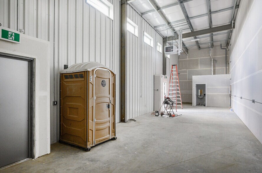 More Photos Of 240 Larkspur St, Kamloops Industrial For Sale