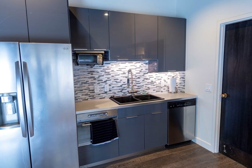 More Photos Of 4397 Federal Dr, Greensboro Flex For Lease