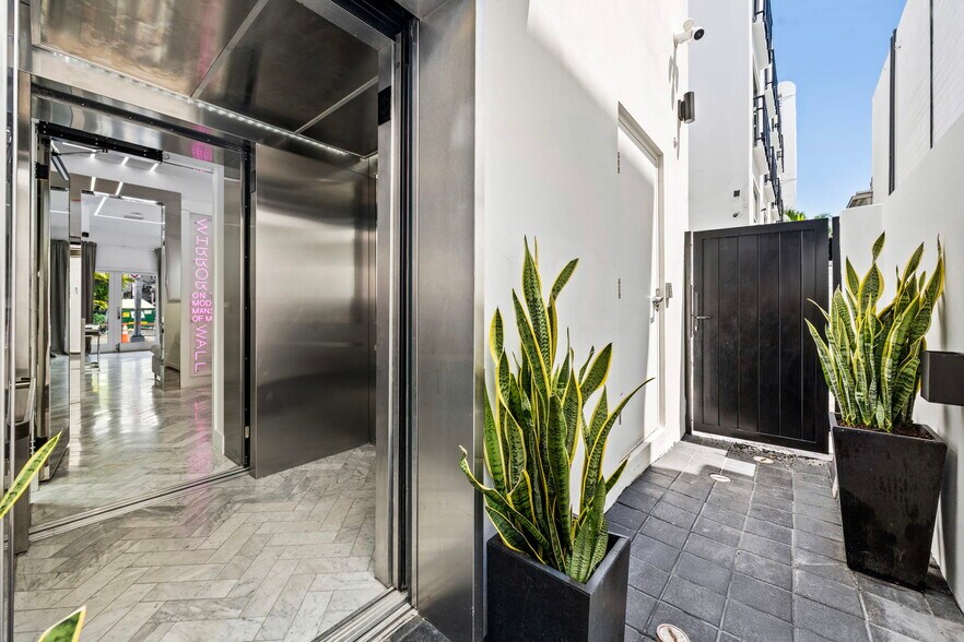 More Photos Of 124 11th St, Miami Beach Hotel For Sale