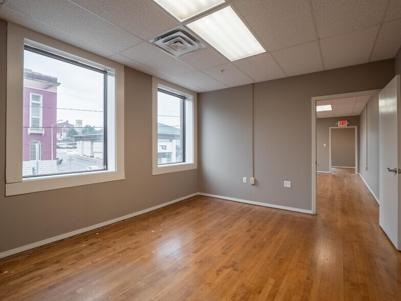 More Photos Of 122 E Carl Albert Pky, Mcalester Office For Sale