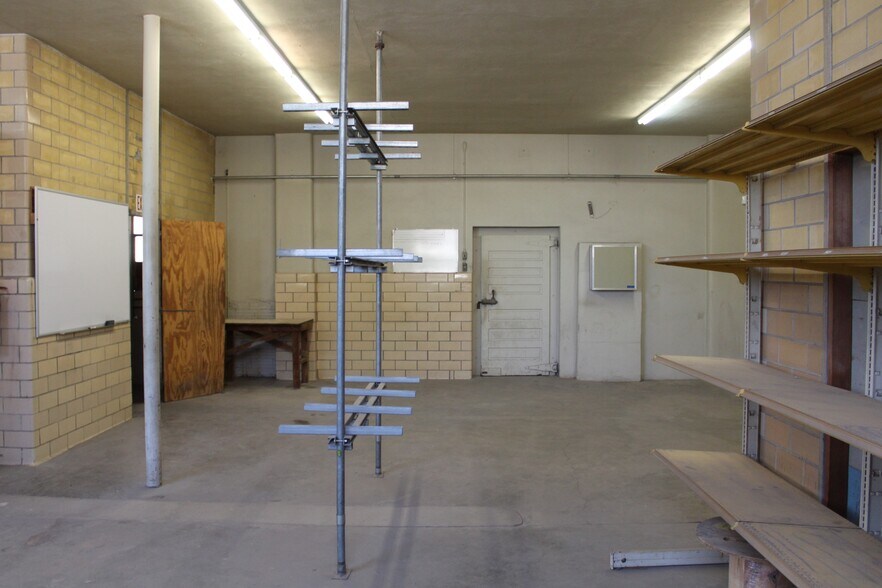 More Photos Of 806 9th St, Woodward Warehouse For Sale